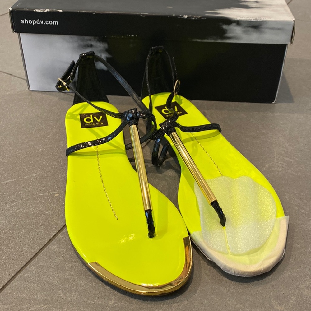Neon yellow patent Stella archer Dolce Vita sandals NWT comes with box